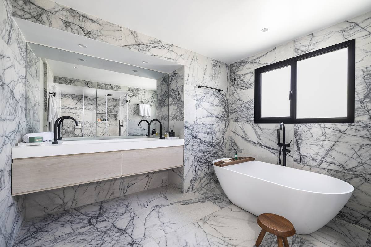Spa-inspired ensuite bathroom at Aura Penthouse Jerusalem – photo 6