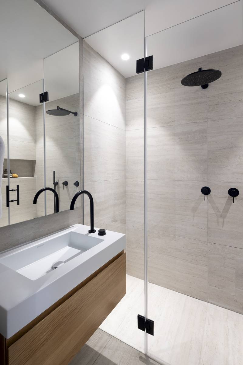 Spa-inspired ensuite bathroom at Aura Penthouse Jerusalem – photo 7