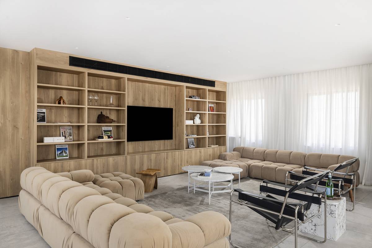Reception salon and gourmet kitchen at Aura Penthouse Jerusalem – photo 1